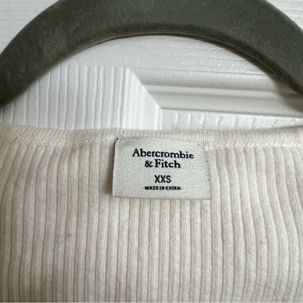 A&F Short-Sleeve Sweetheart Sweater Bodysuit - Picture 11 of 11